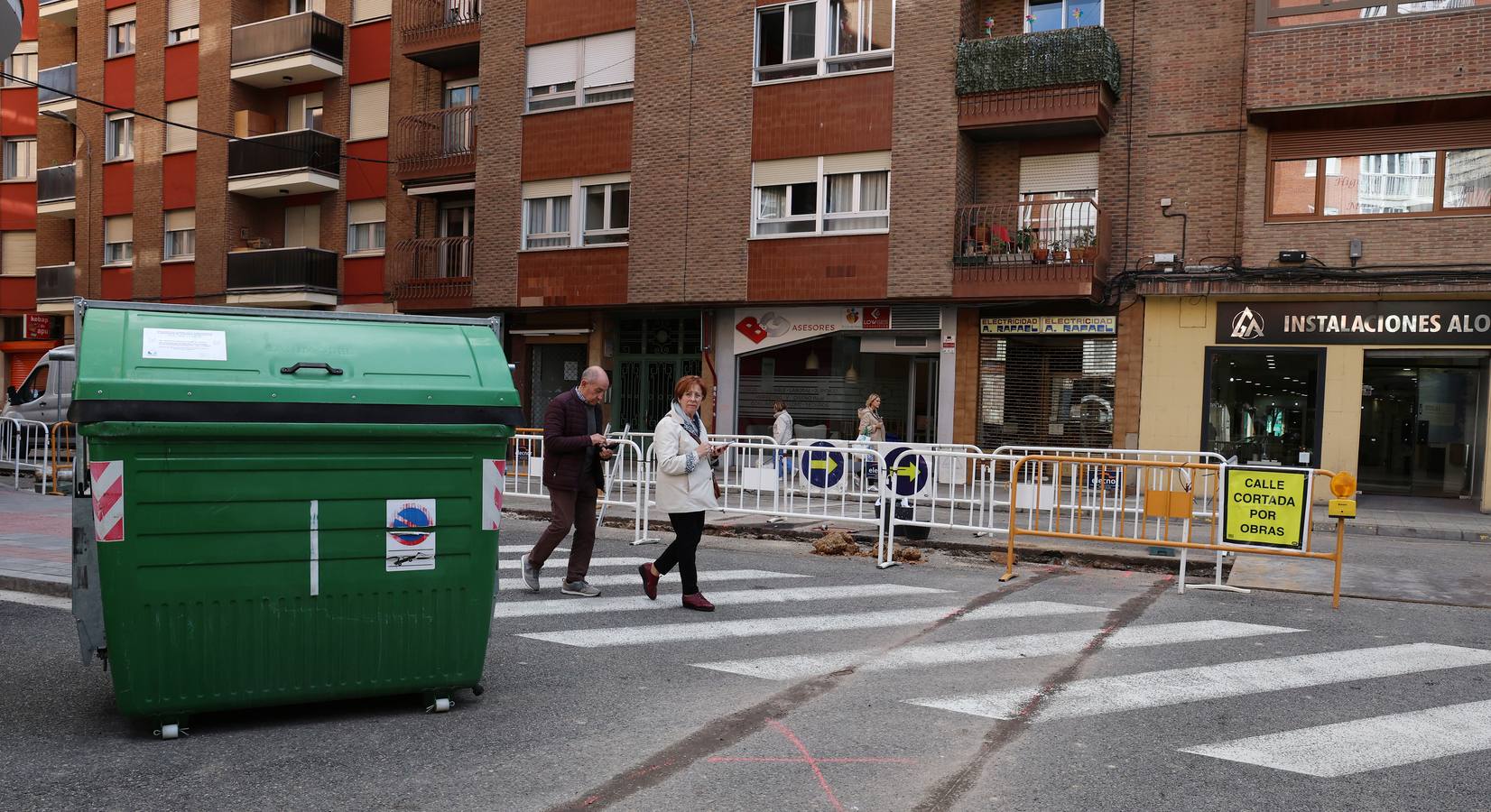 Las obras de la red de calor invaden el entorno de San Lázaro