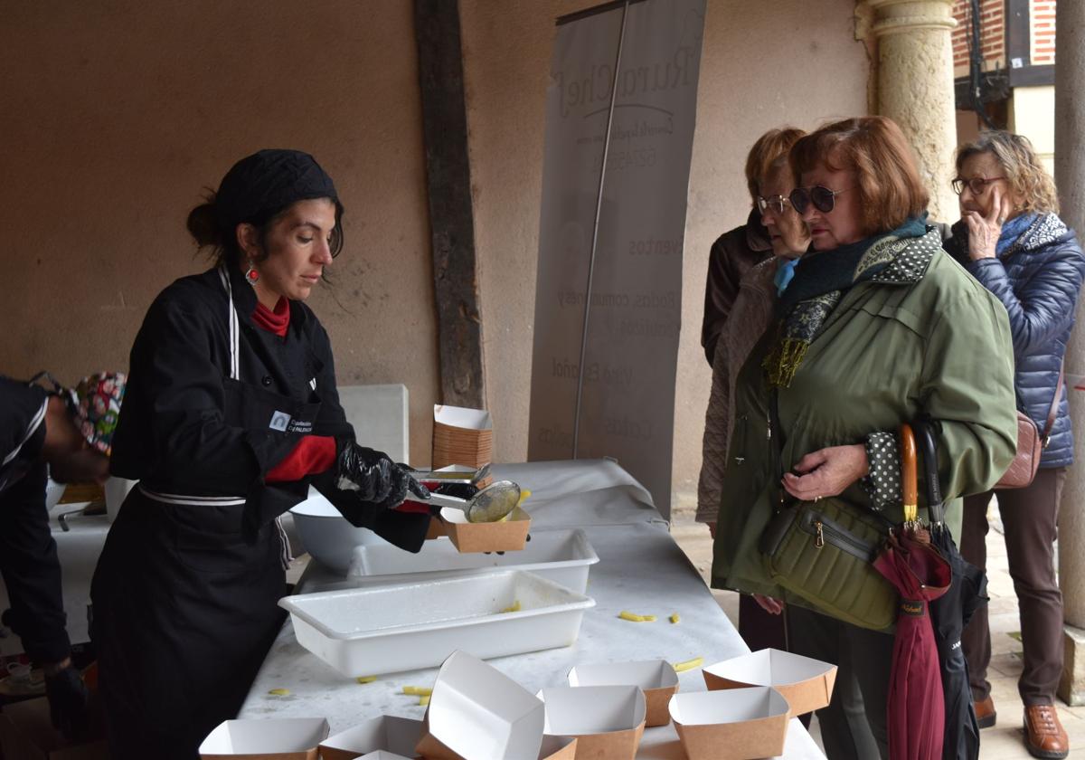 Puesto situado este sábado en la Feria de la Patata en Herrera de Pisuerga.