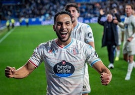 Anuar celebra el tercer tanto del Pucela en Mendizorroza.