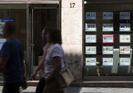 Escaparate de una inmobiliaria de Valladolid.