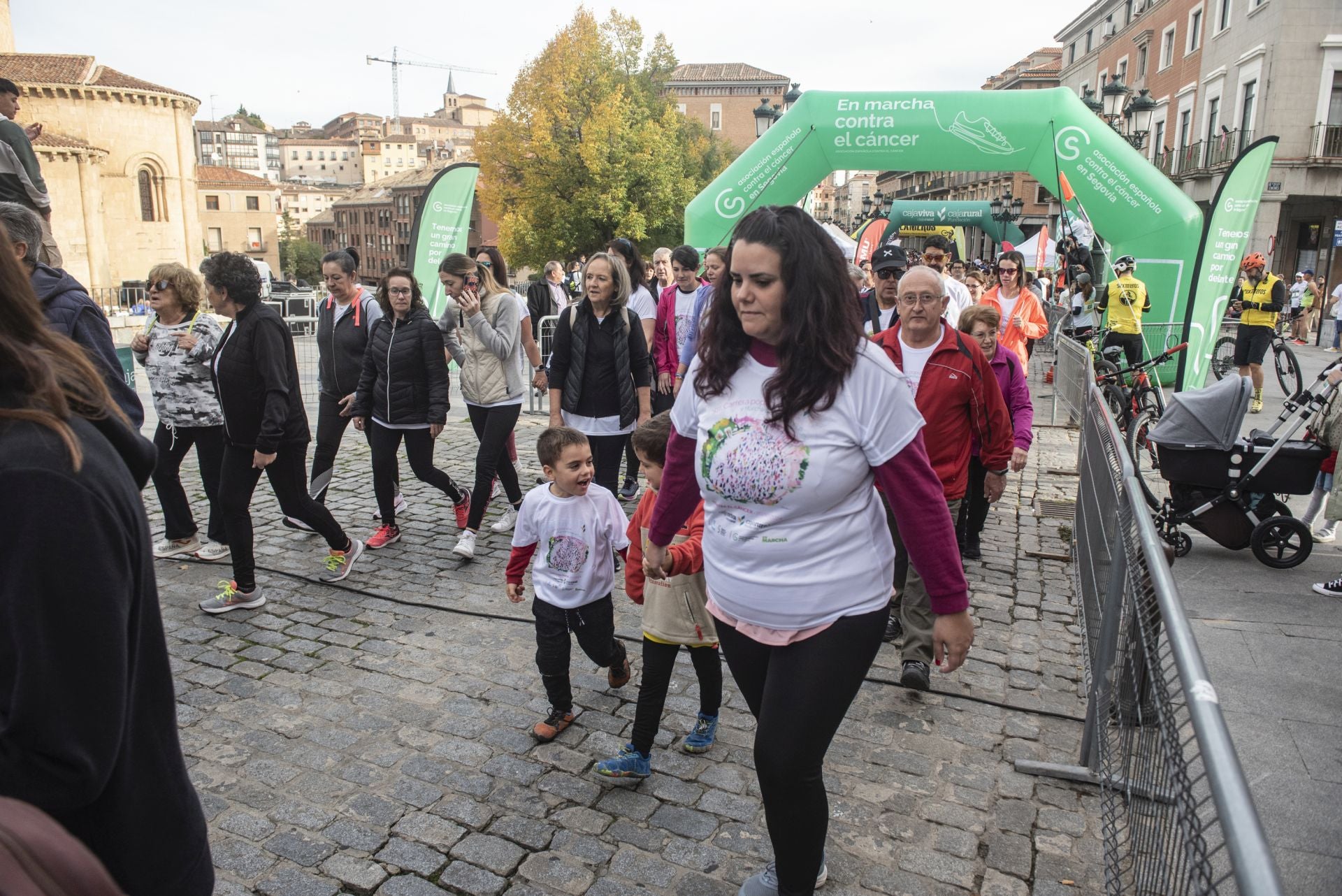 Fotografías de la marcha contra el cáncer de mama 2024