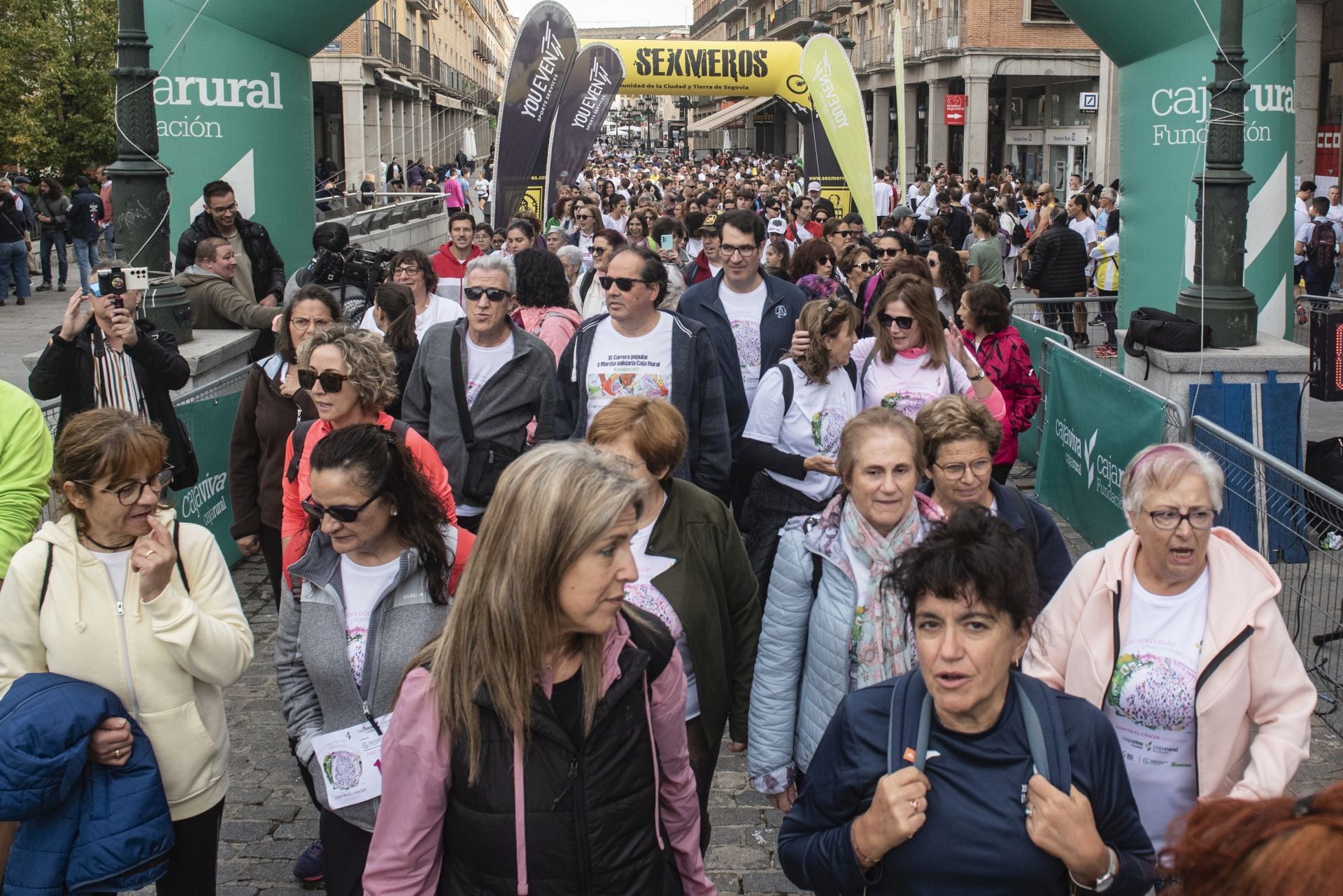 Fotografías de la marcha contra el cáncer de mama 2024