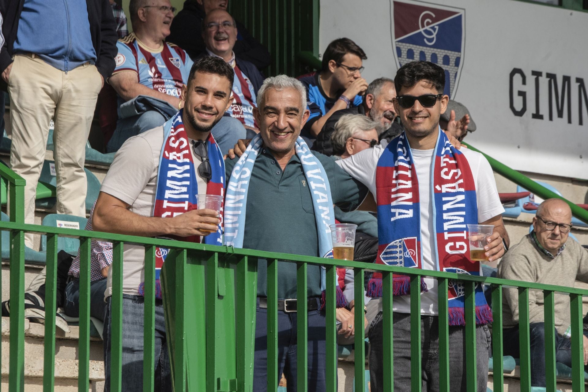 Búscate en las gradas de La Albuera durante el Segoviana vs Real Unión