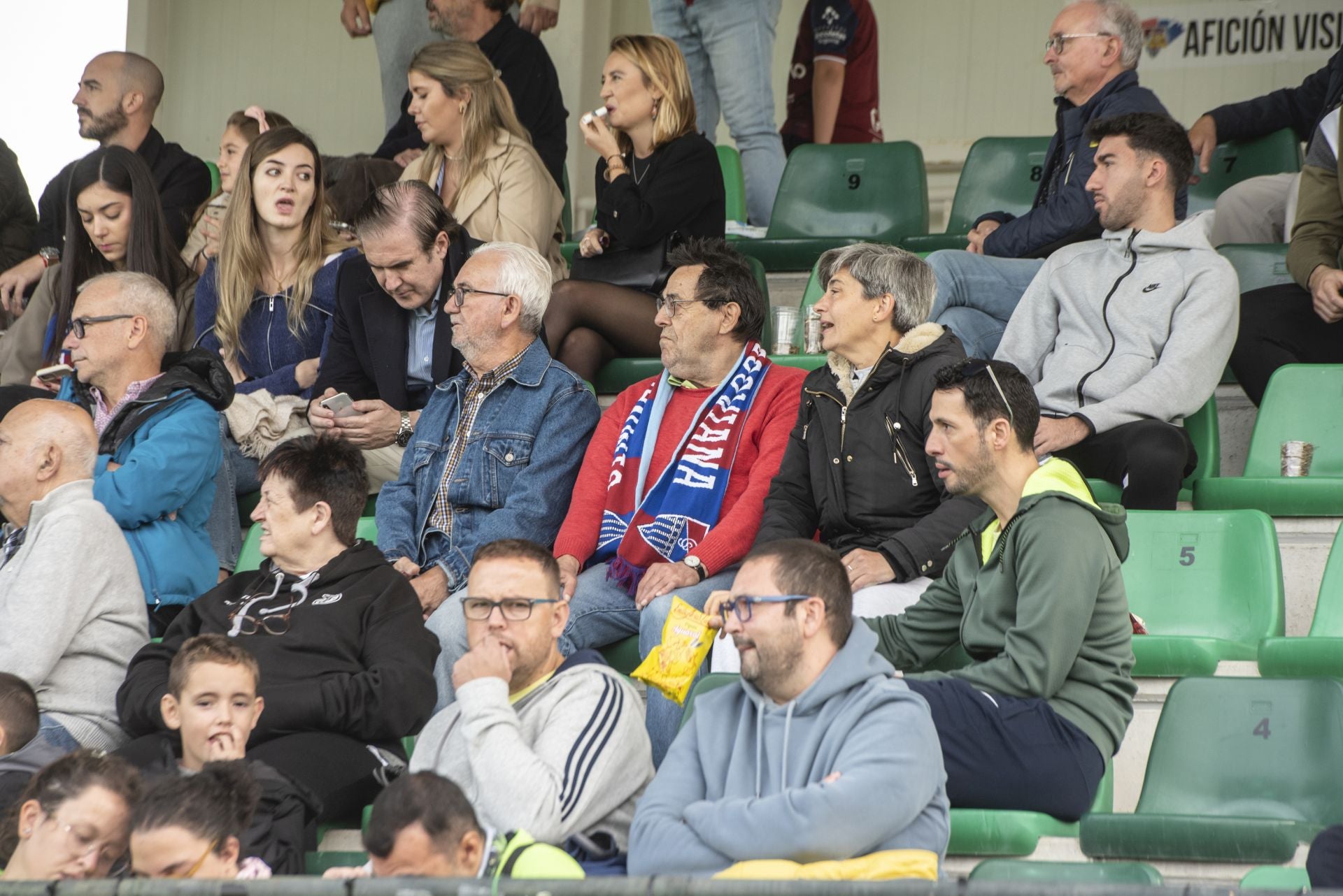 Búscate en las gradas de La Albuera durante el Segoviana vs Real Unión