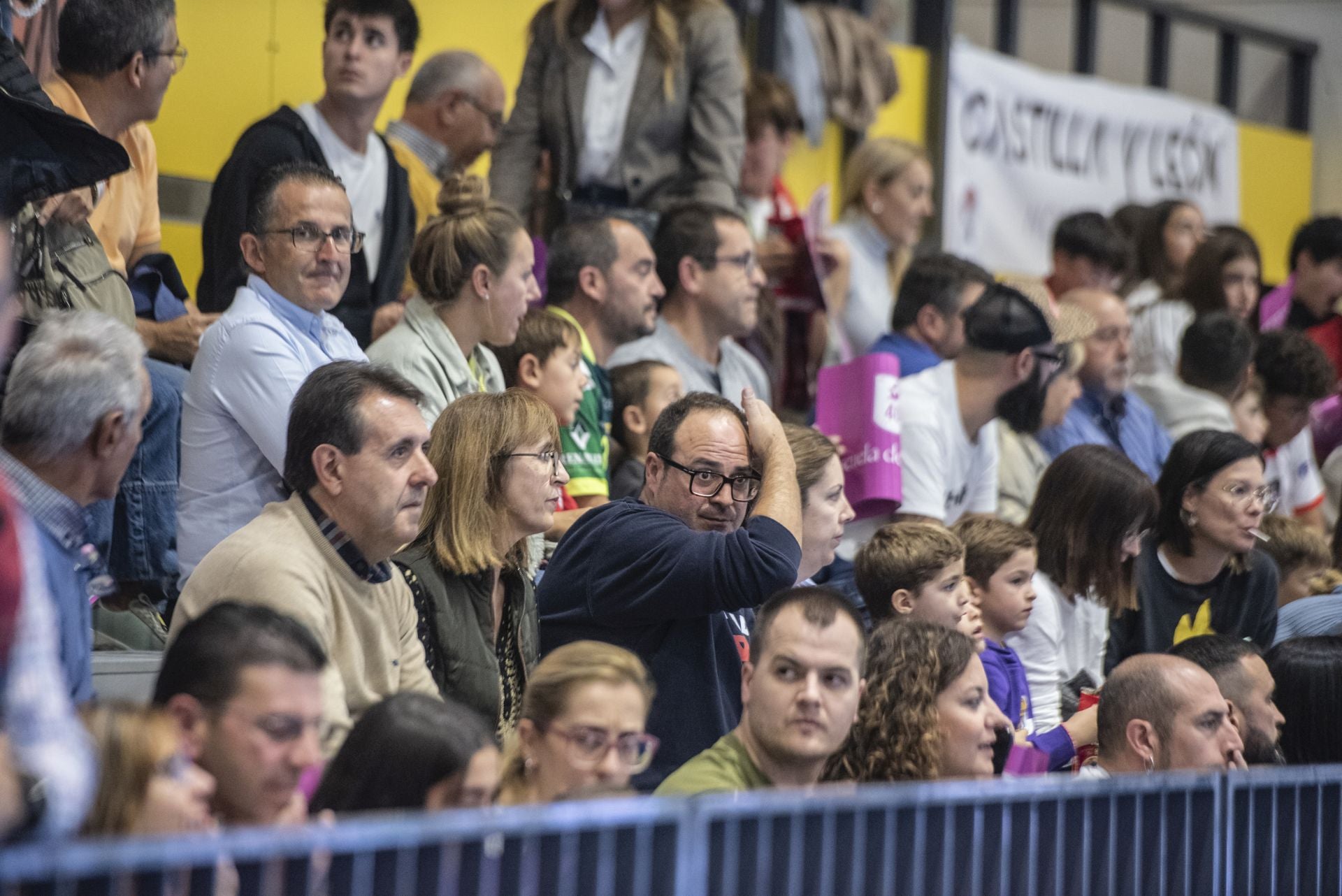 Búscate en las gradas del Guerreros Naveros en el Nava vs Barcelona