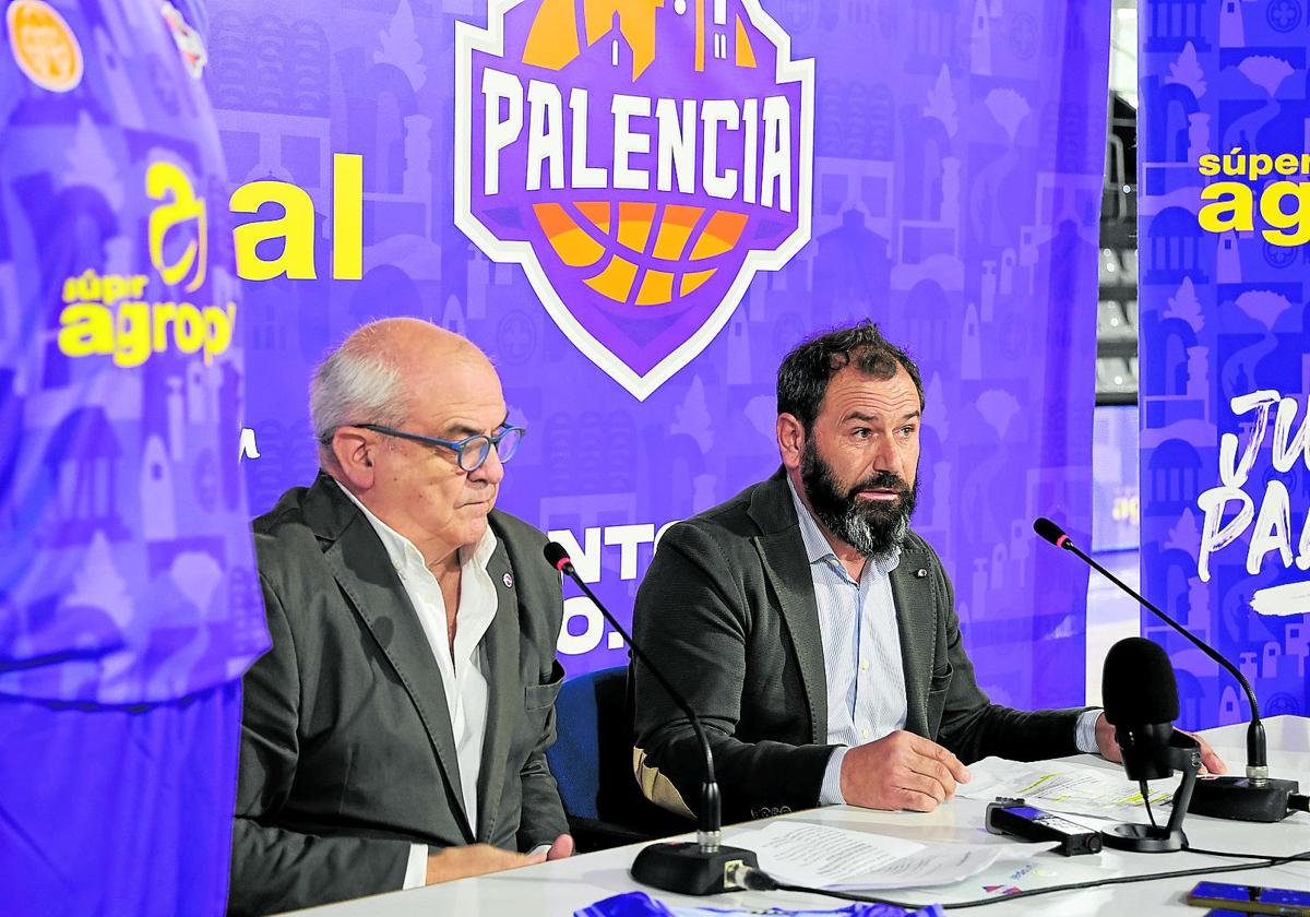 Gonzalo Ibáñez y Luis Antonio Santos, este martes, en la rueda de prensa de presentación del acuerdo.