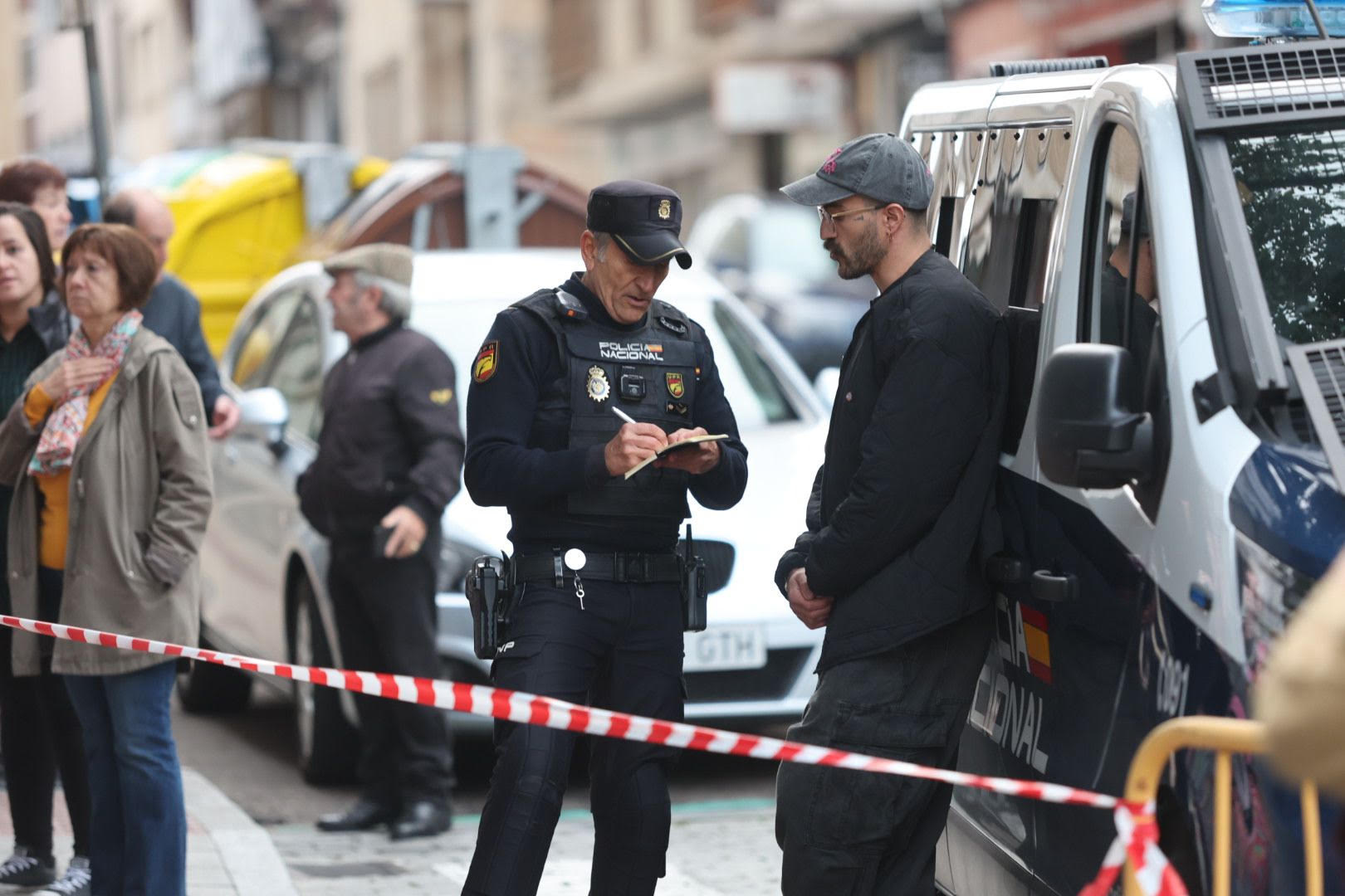 Protesta vecinal por la tala de árboles e intervención policial en Salamanca