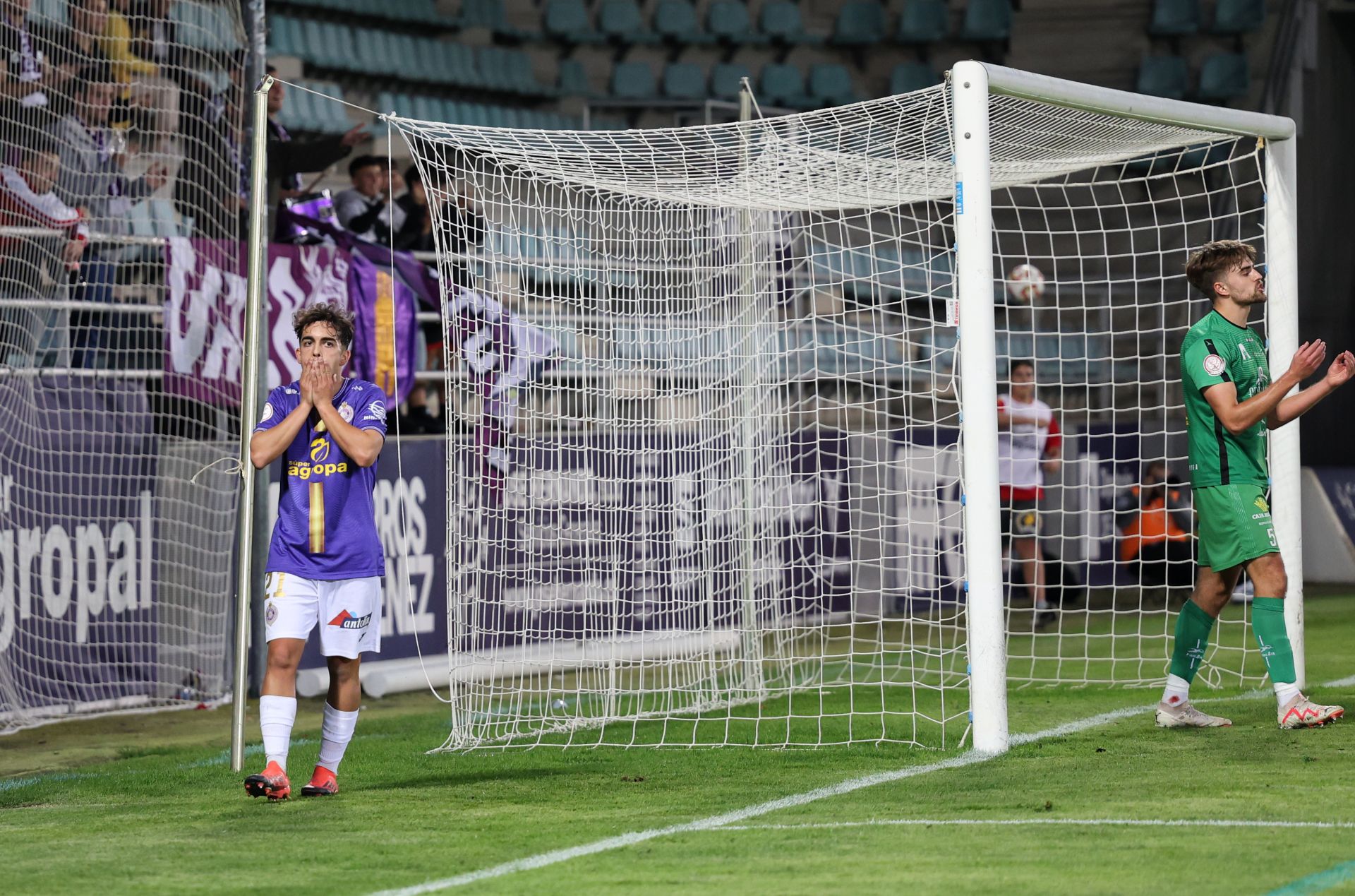 El Palencia Cristo, sin acierto ante el líder (0-0)