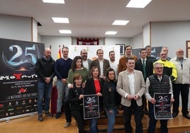 Foto de familia durante la presentación del 25 aniversario de Motauros en Tordesillas.