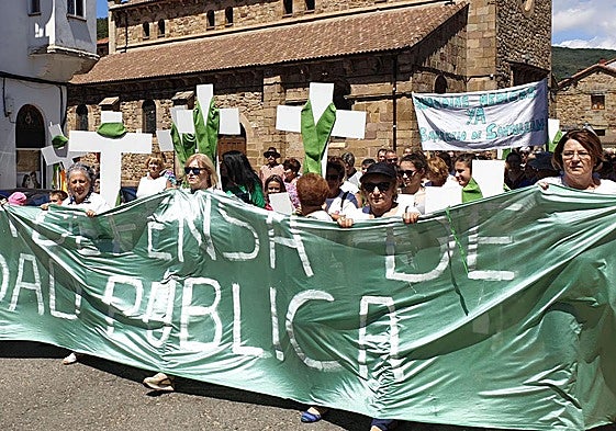 Concentración para reclamar la recuperación de guardias médicas en Barruelo en 2018.