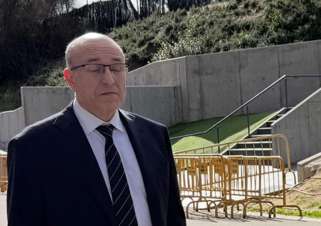 Julio Senn, al salir de las oficinas del Real Valladolid.