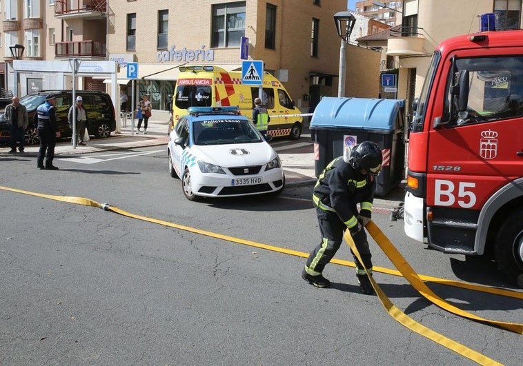 Efectivos de emergencias en el lugar del suceso.