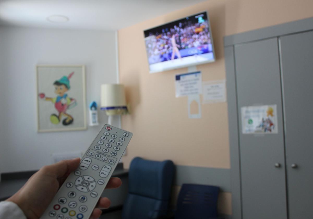 Televisión instalada en el hospital de Segovia.