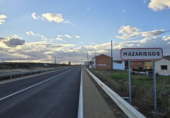 Tramo de la carretera que pasa a titularidad municipal, en la entrada a Mazariegos.