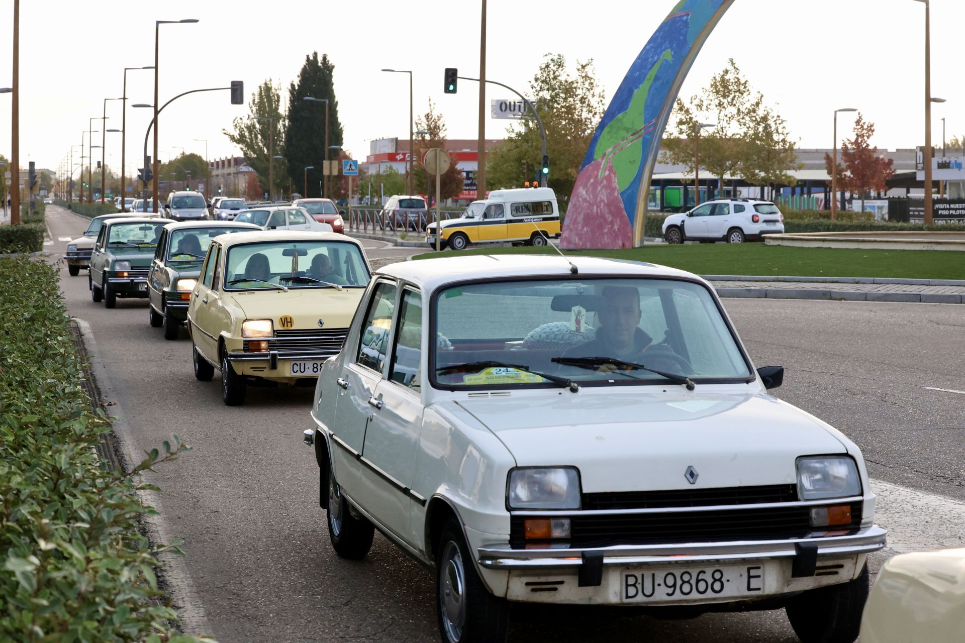 Las imágenes de la concentración por el 50 aniversario del Renault Siete