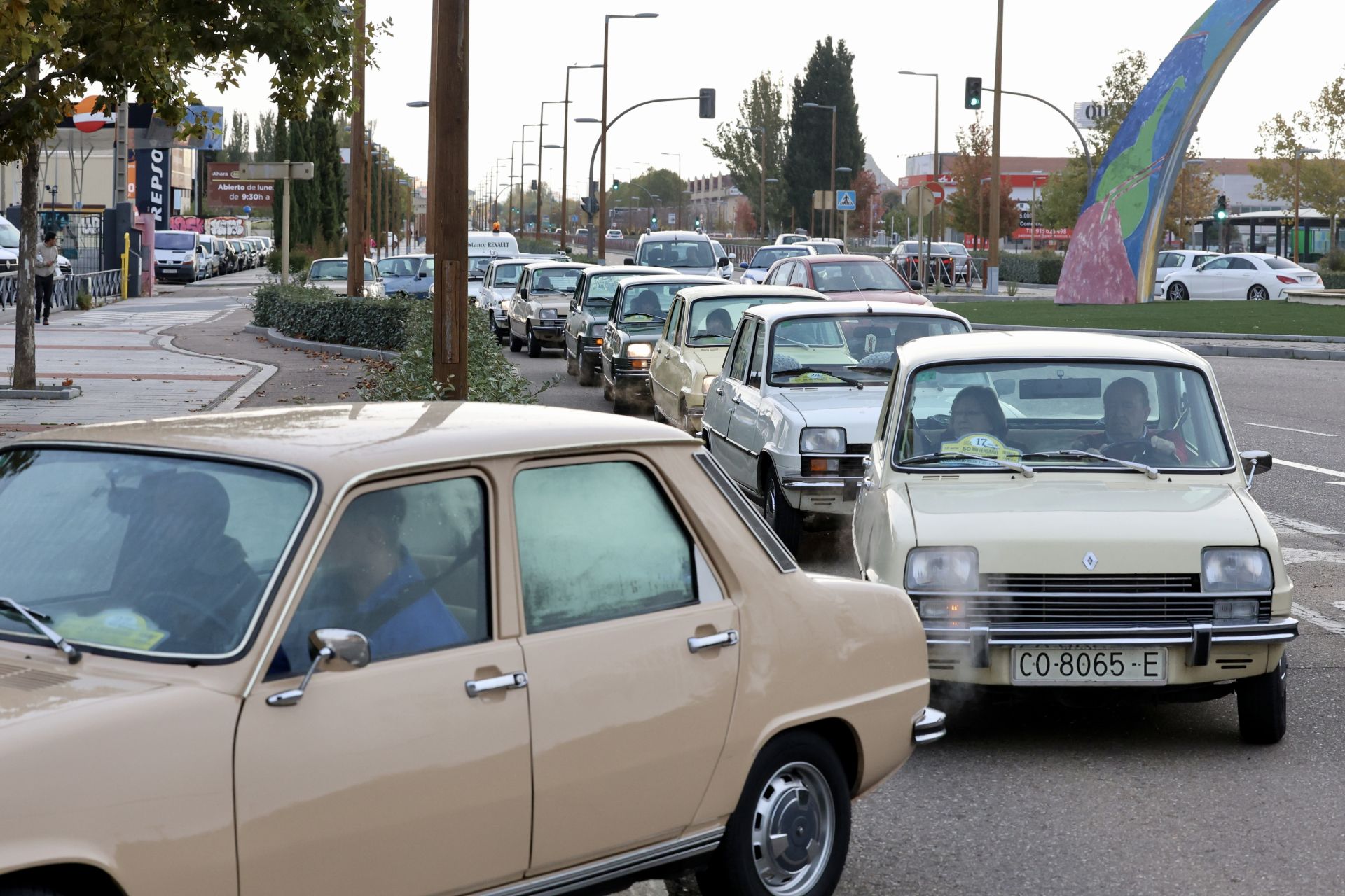 Las imágenes de la concentración por el 50 aniversario del Renault Siete