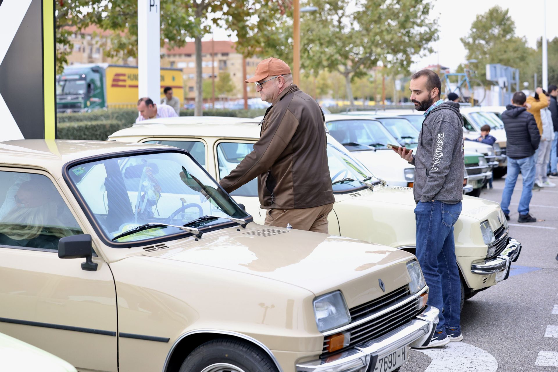 Las imágenes de la concentración por el 50 aniversario del Renault Siete