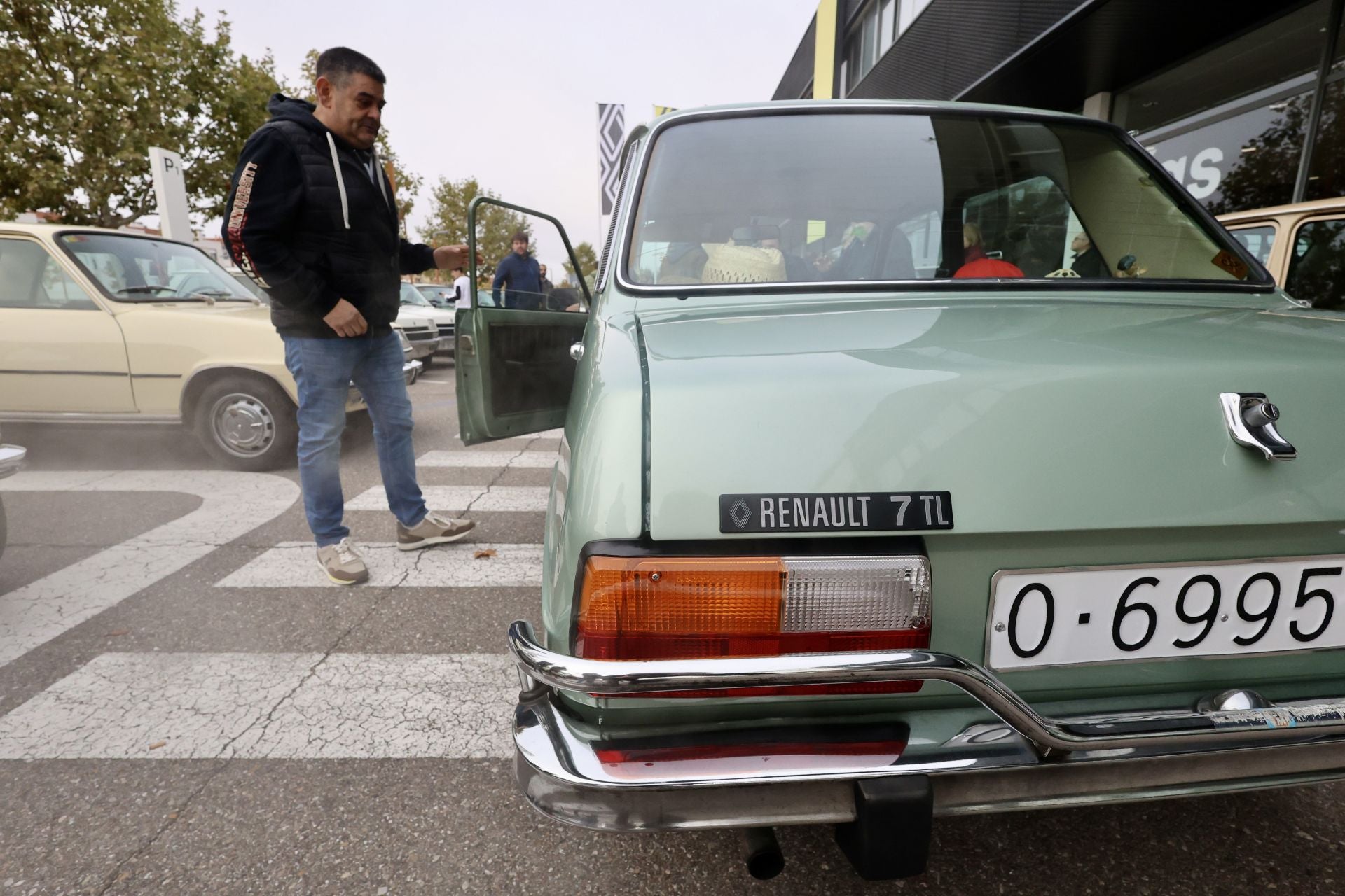 Las imágenes de la concentración por el 50 aniversario del Renault Siete