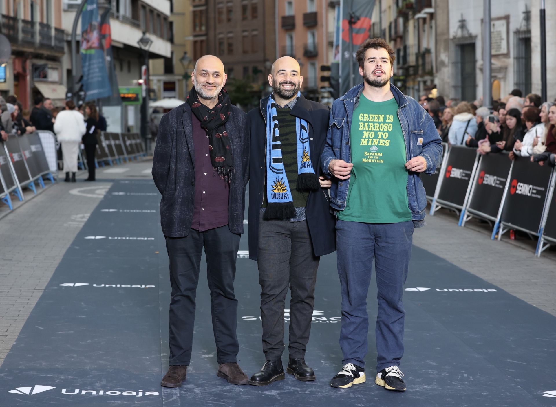 A la izquierda, el director palestino Kamal Aljafari junto a miembros de la película A fidai film