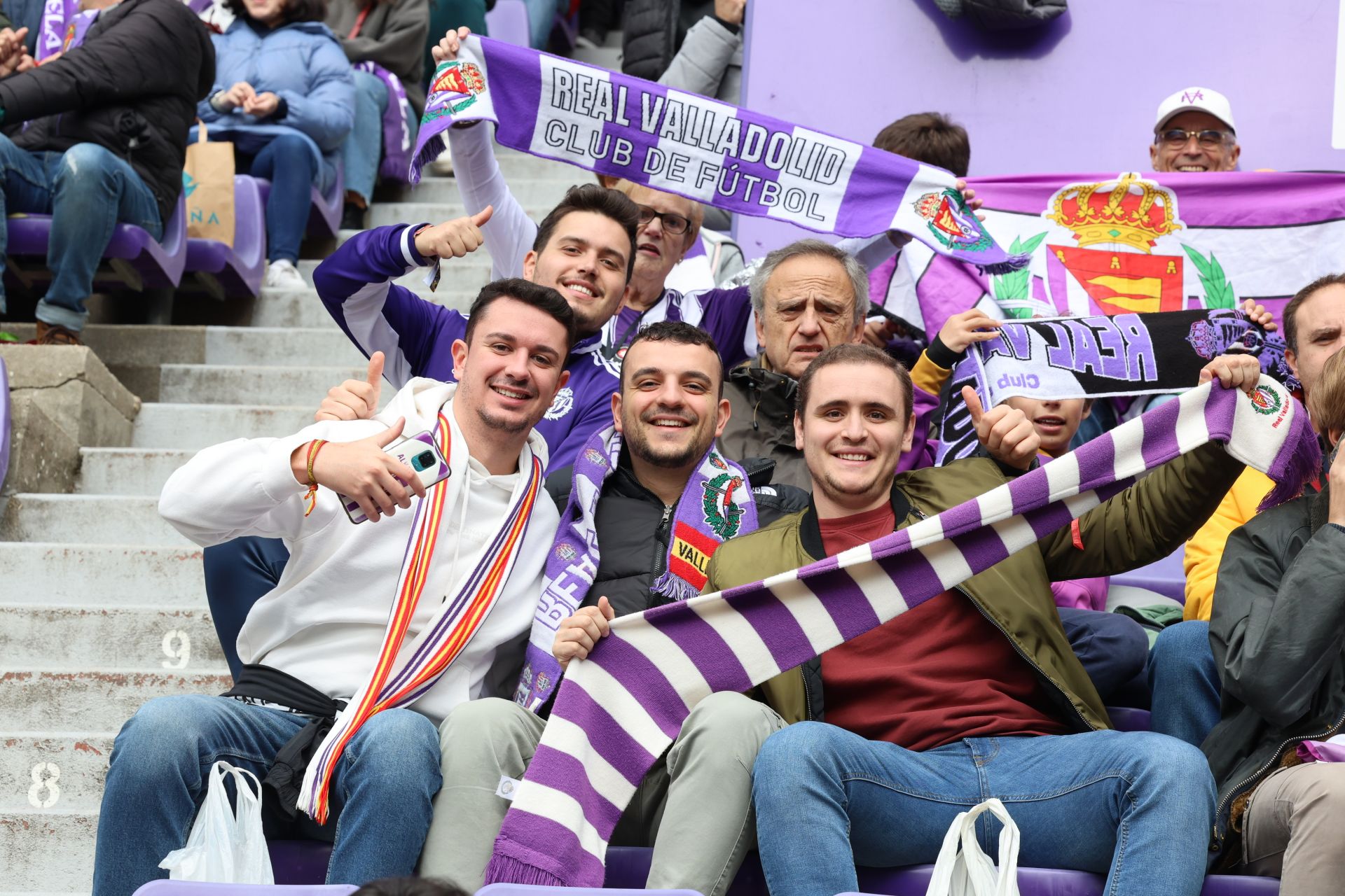 Búscate en la grada del estadio José Zorrilla (1/4)