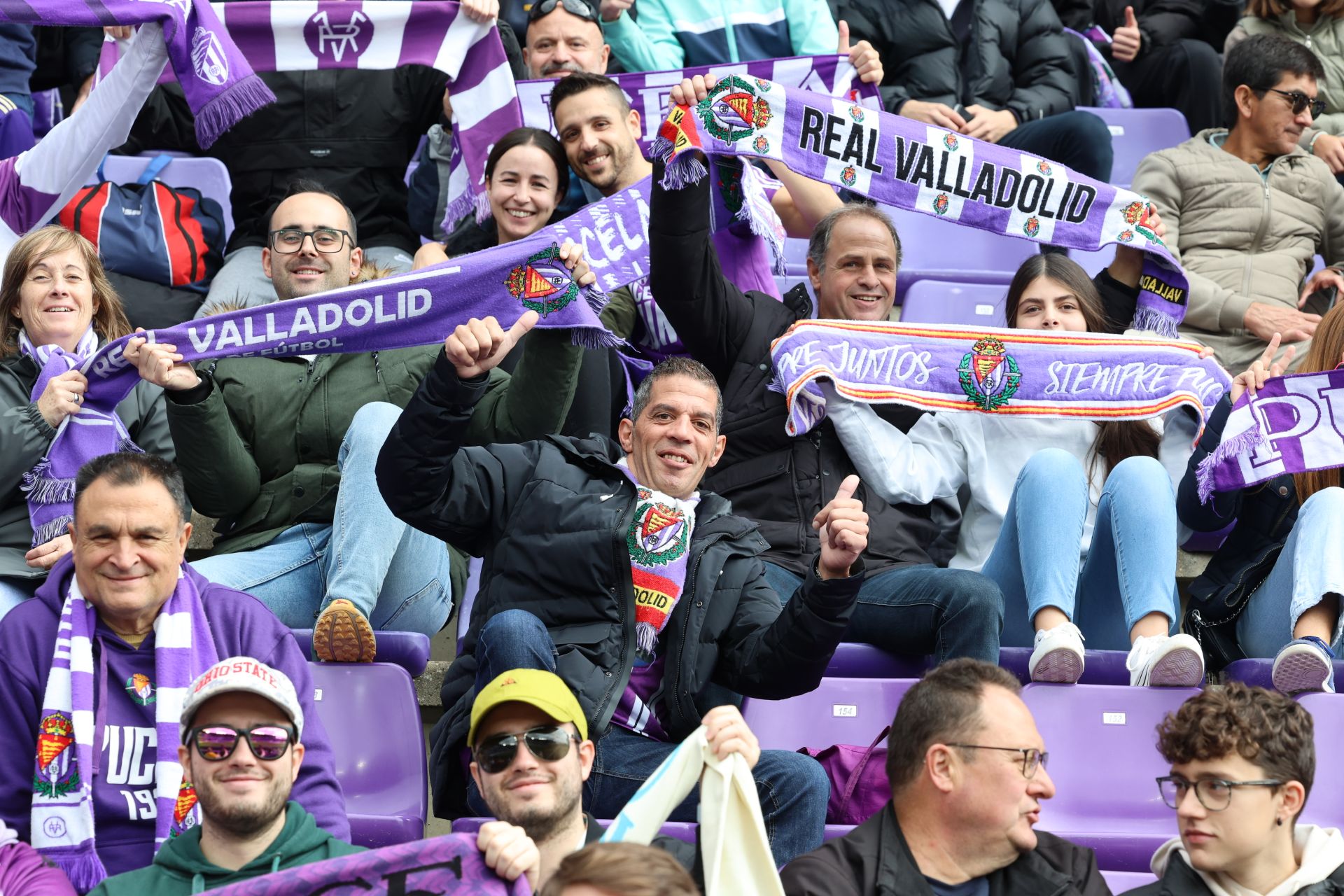 Búscate en la grada del estadio José Zorrilla (1/4)