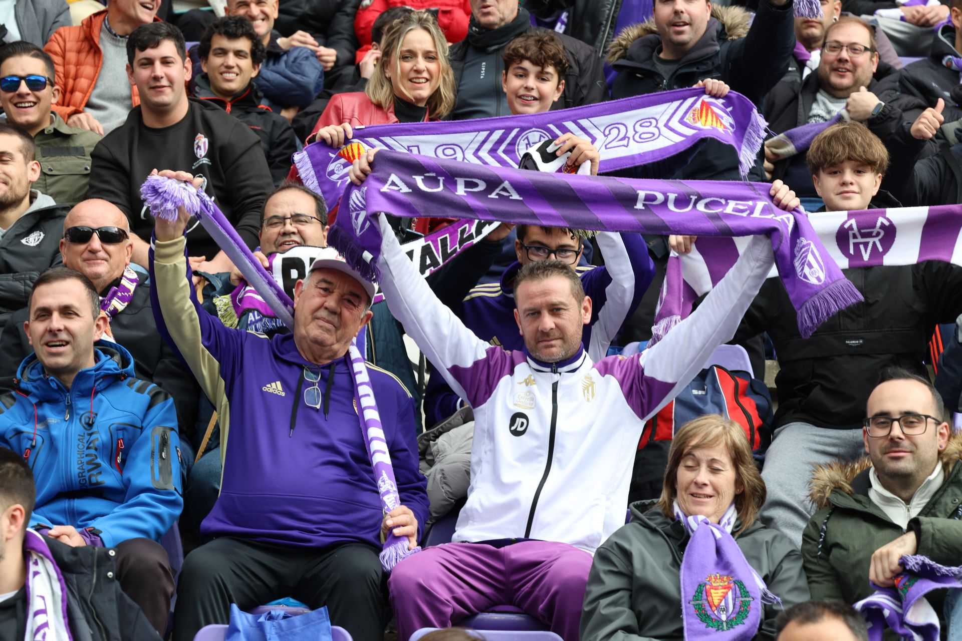 Búscate en la grada del estadio José Zorrilla (2/4)