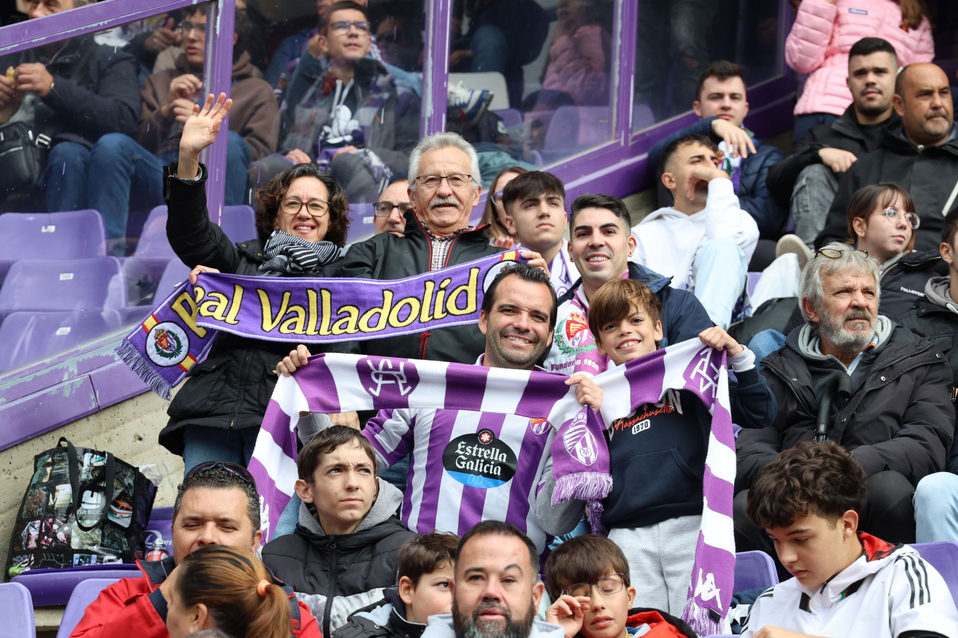 Búscate en la grada del estadio José Zorrilla (2/4)