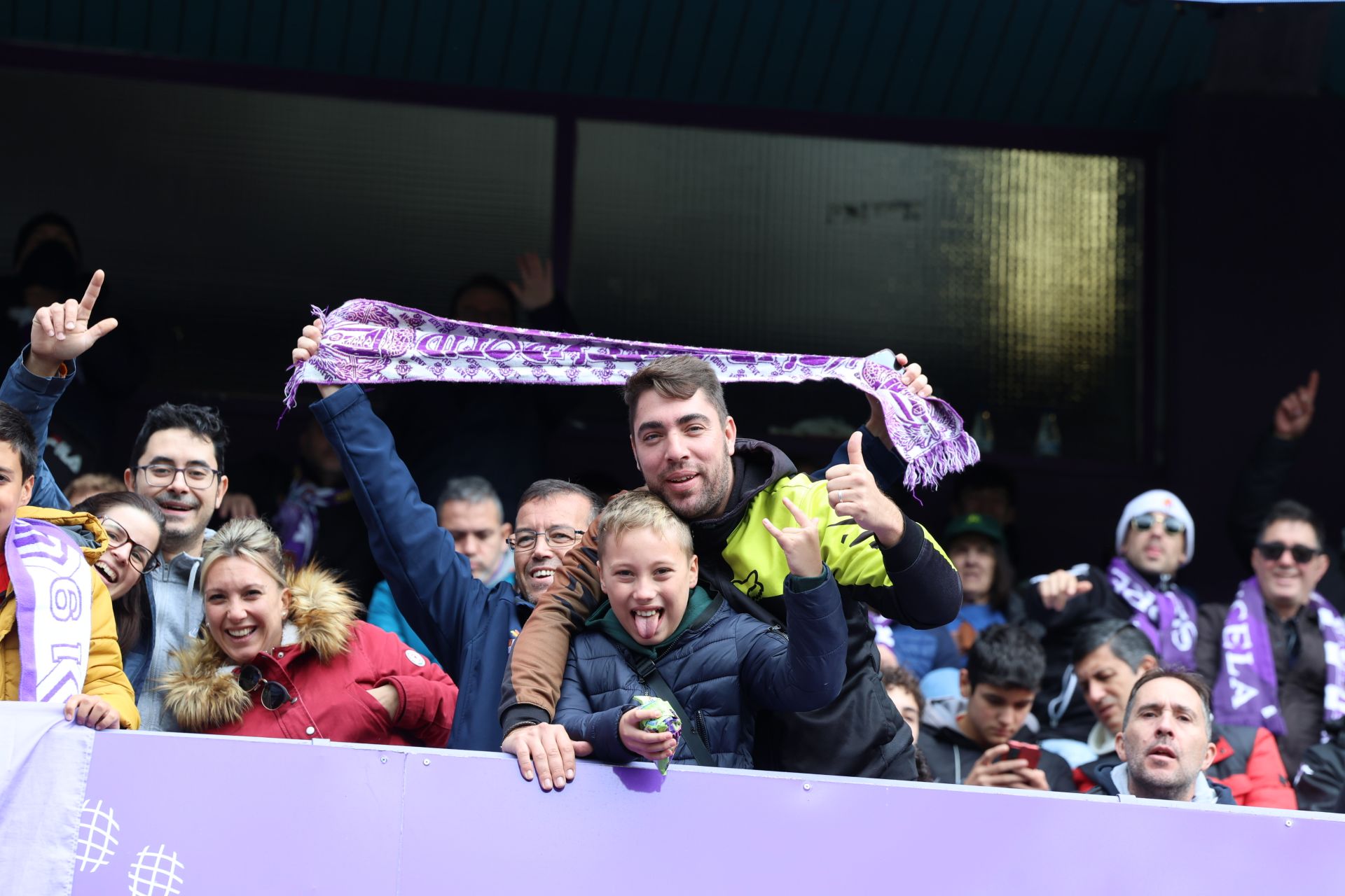 Búscate en la grada del estadio José Zorrilla (2/4)