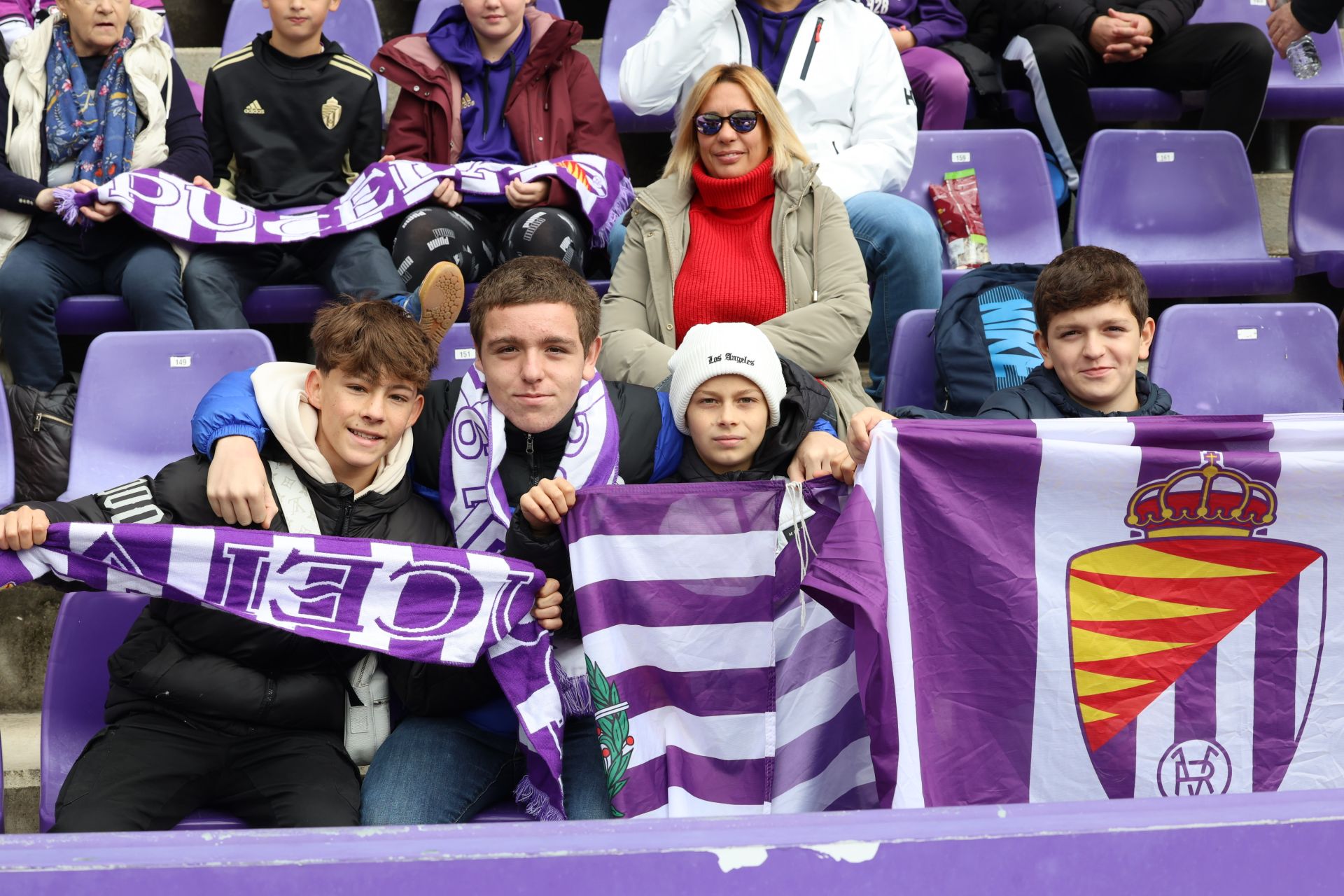 Búscate en la grada del estadio José Zorrilla (2/4)