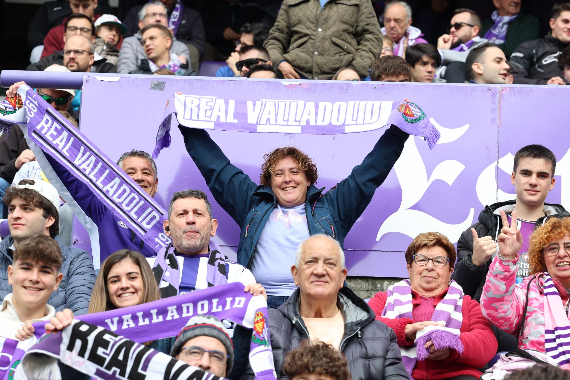 Búscate en la grada del estadio José Zorrilla (3/4)