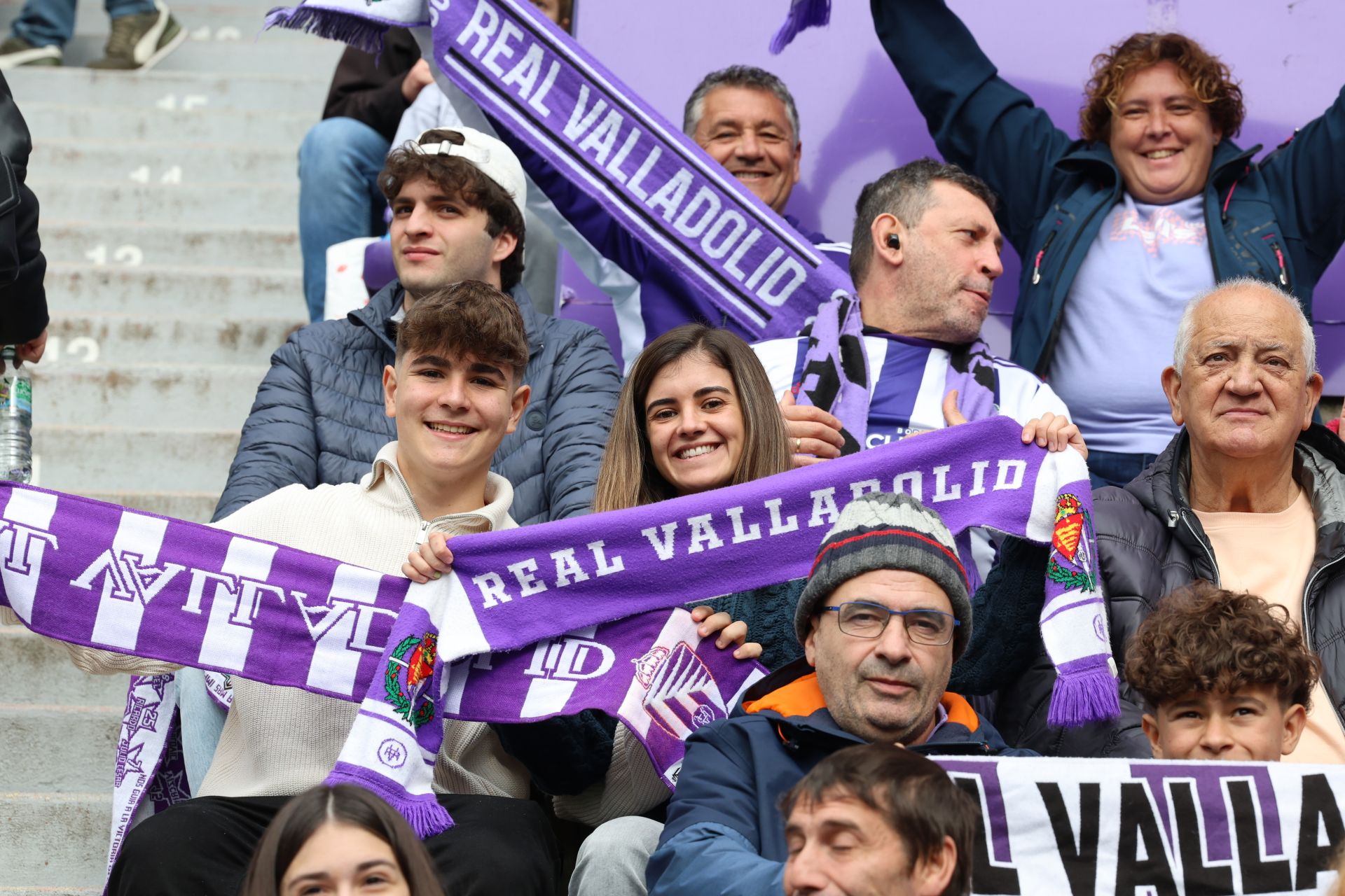 Búscate en la grada del estadio José Zorrilla (2/4)