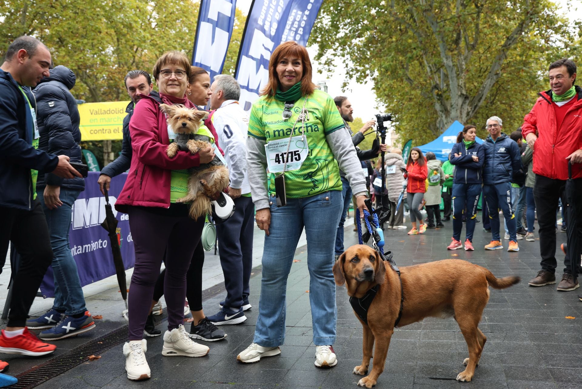 Ambiente previo a la Marcha Contra el Cáncer en Valladolid