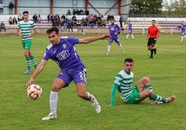 Pablo, en una acción del partido entre el Becerril y La Virgen del Camino.