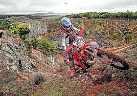 Manuel Lettenbichler, que se coronó campeón del mundo por tercera vez consecutiva, durante la prueba.
