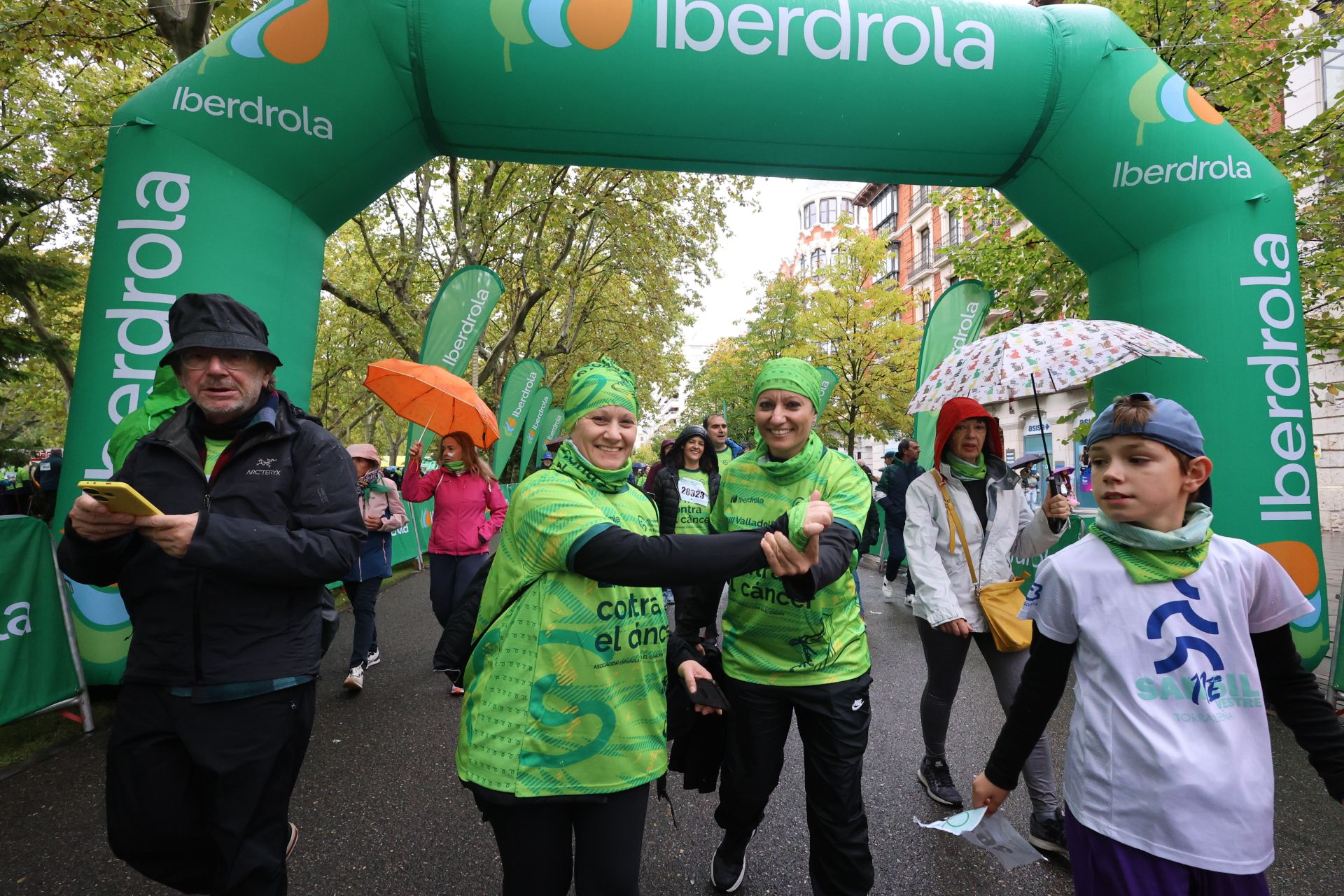 Todas las imágenes de la XIII Marcha contra el cáncer en Valladolid (2/3)