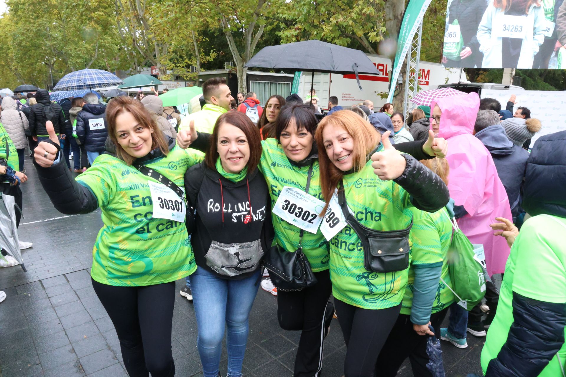 Todas las imágenes de la XIII Marcha contra el cáncer en Valladolid (2/3)