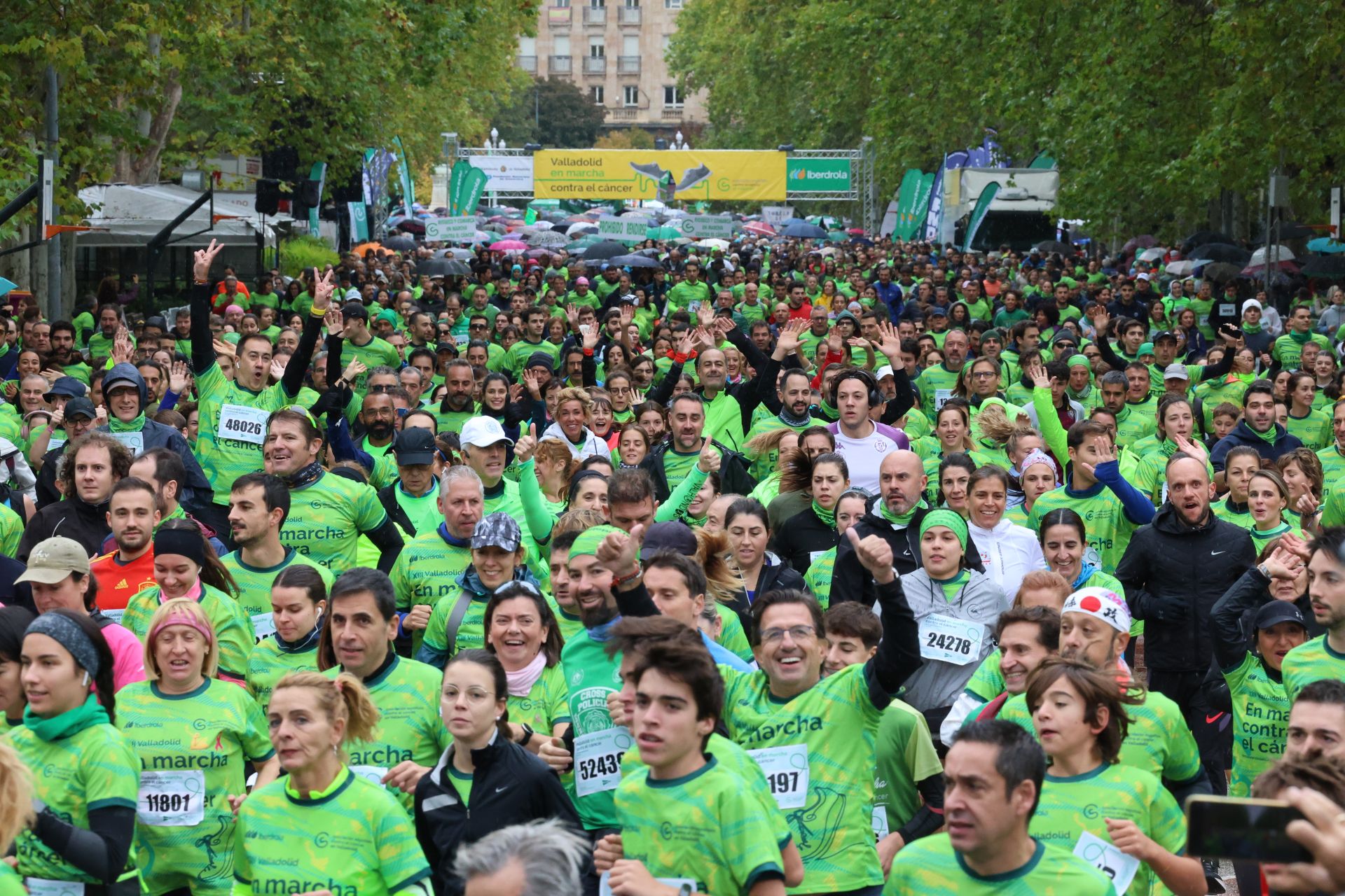 Todas las imágenes de la XIII Marcha contra el cáncer en Valladolid (2/3)