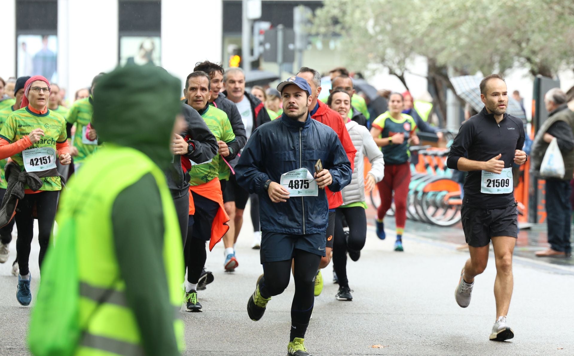 Todas las imágenes de la XIII Marcha contra el cáncer en Valladolid (3/3)