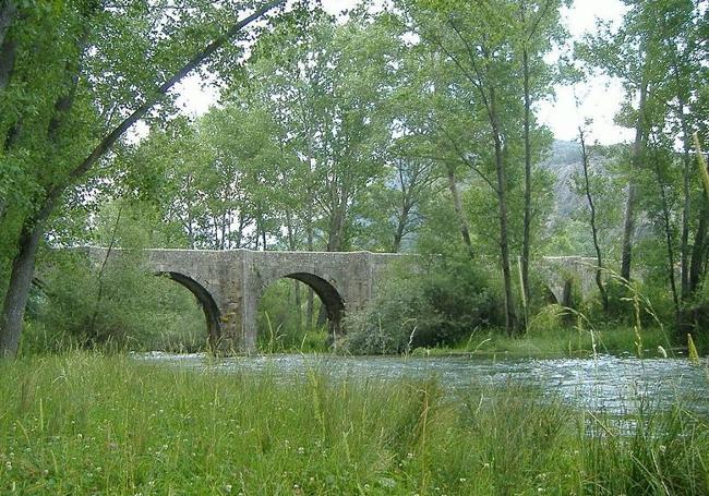 Puente de San Pedro en Boñar.