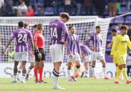 Latasa, con la mirada perdida en el último partido ante el Villarfreal.