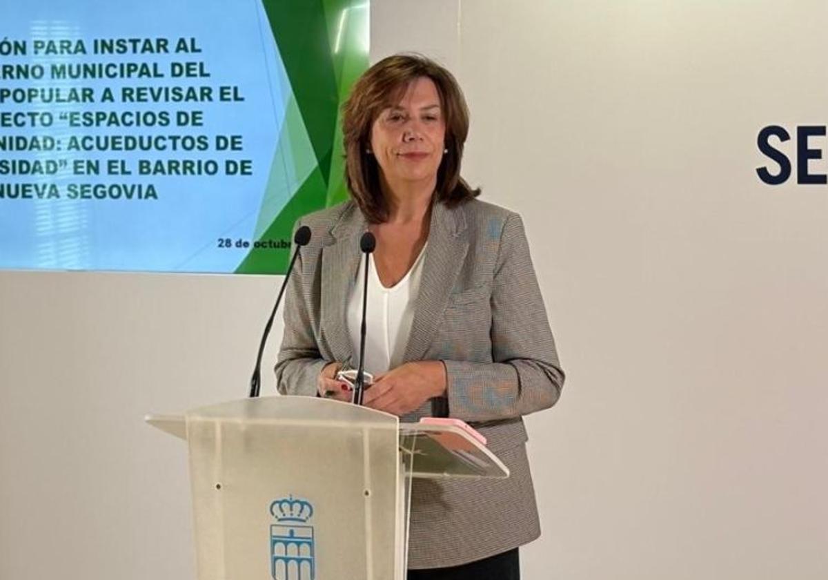 La portavoz municipal de Vox, Esther Núñez, durante la presentación de la moción.