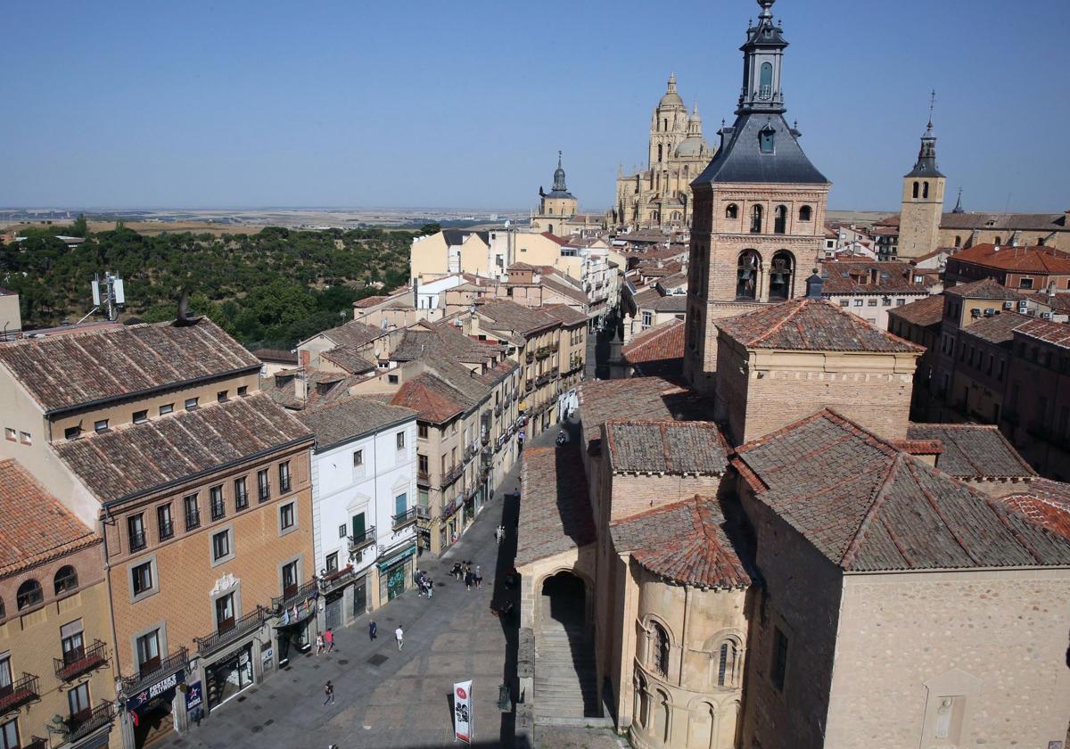 Vista del recinto amurallado, el barrio más rico de Segovia.