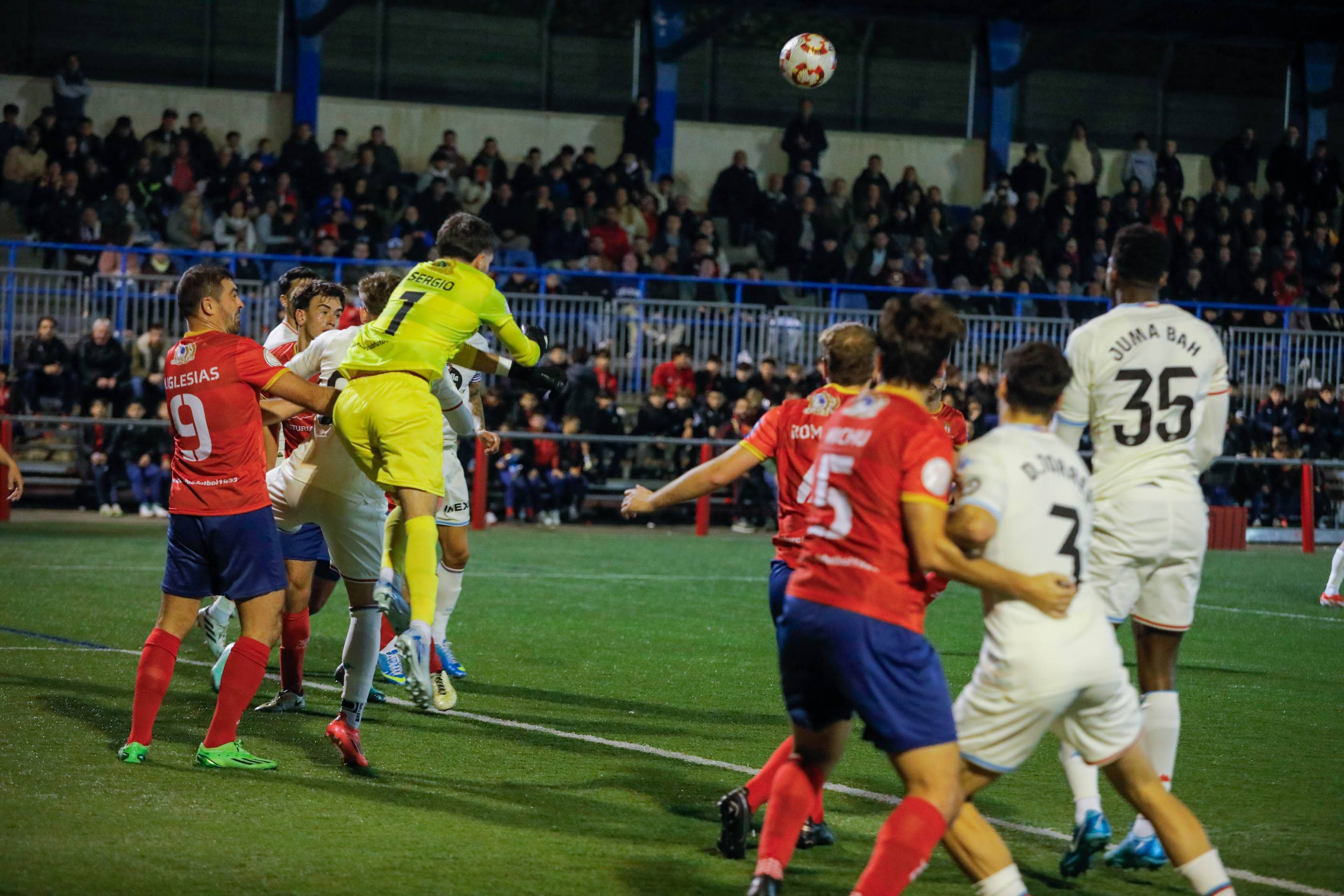 El estreno copero del Real Valladolid en Oviedo, en imágenes