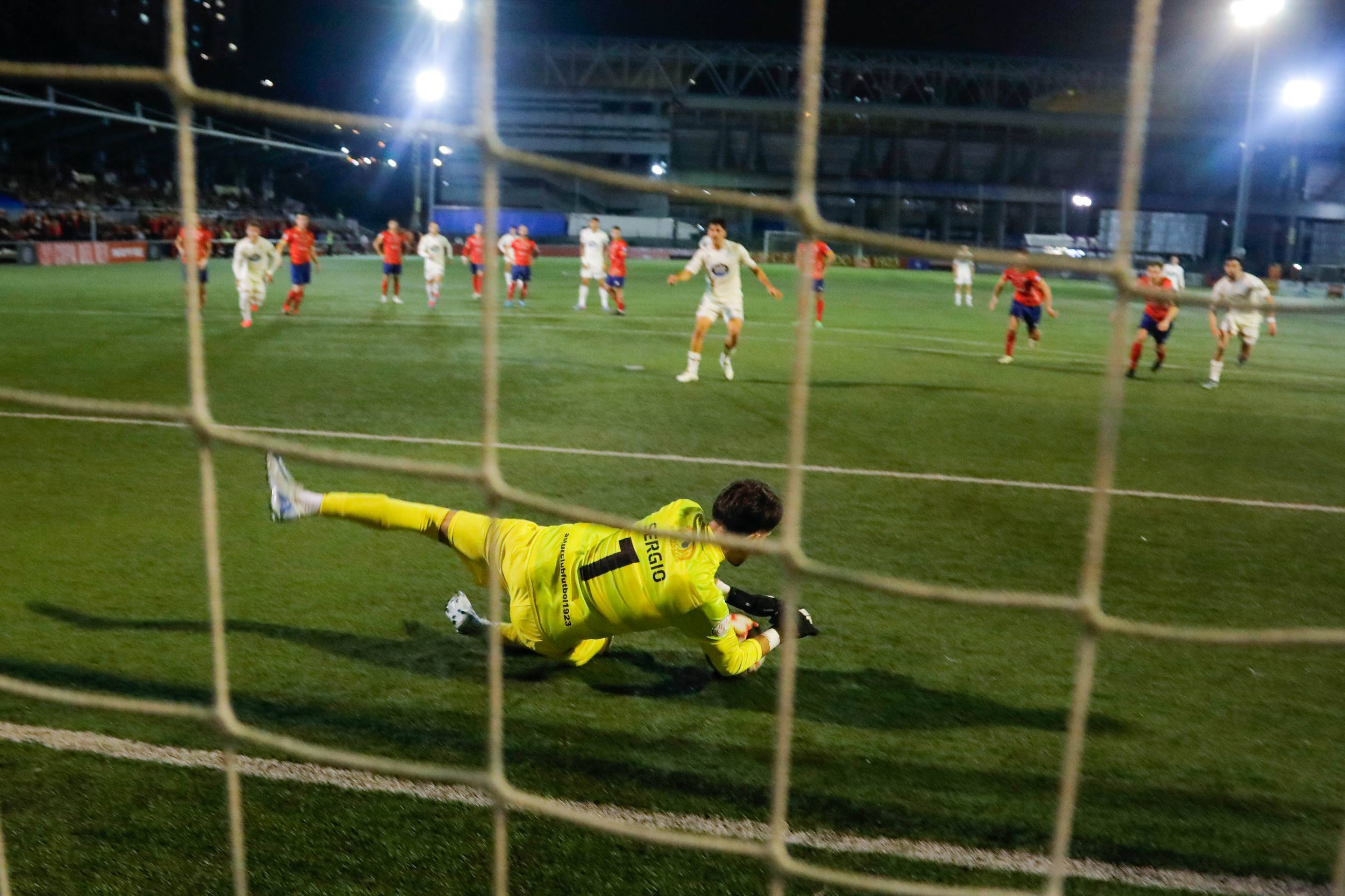 El estreno copero del Real Valladolid en Oviedo, en imágenes