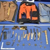 El arsenal de armas del detenido en San Pedro: katanas, machetes y 'shurikens'