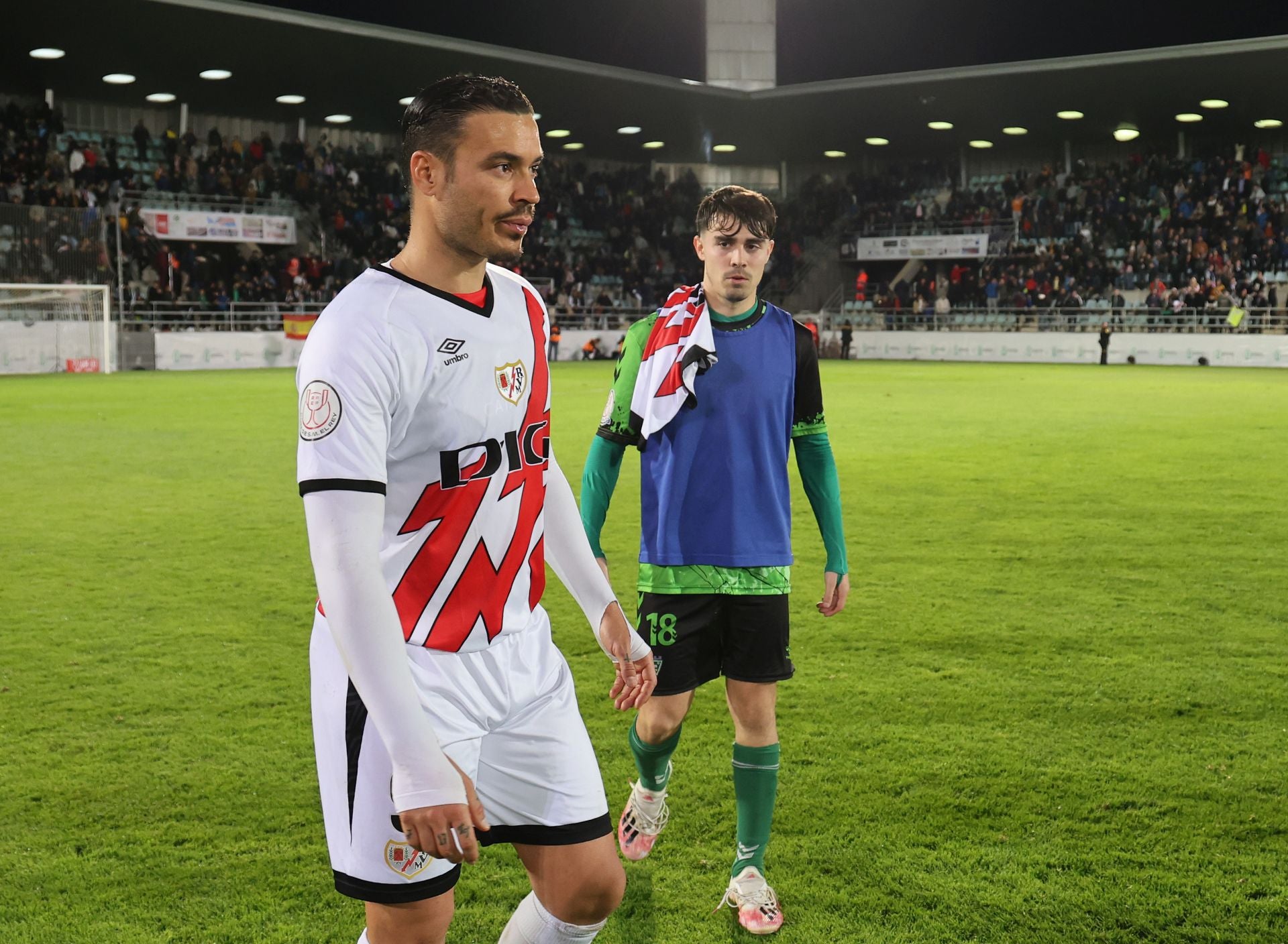 Final del Villamuriel-Rayo y ovación de La Balastera