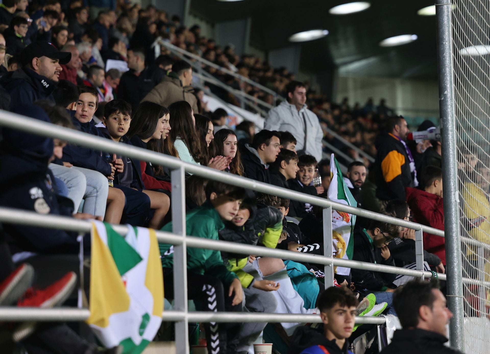 Búscate en las gradas en el Villamuriel-Rayo