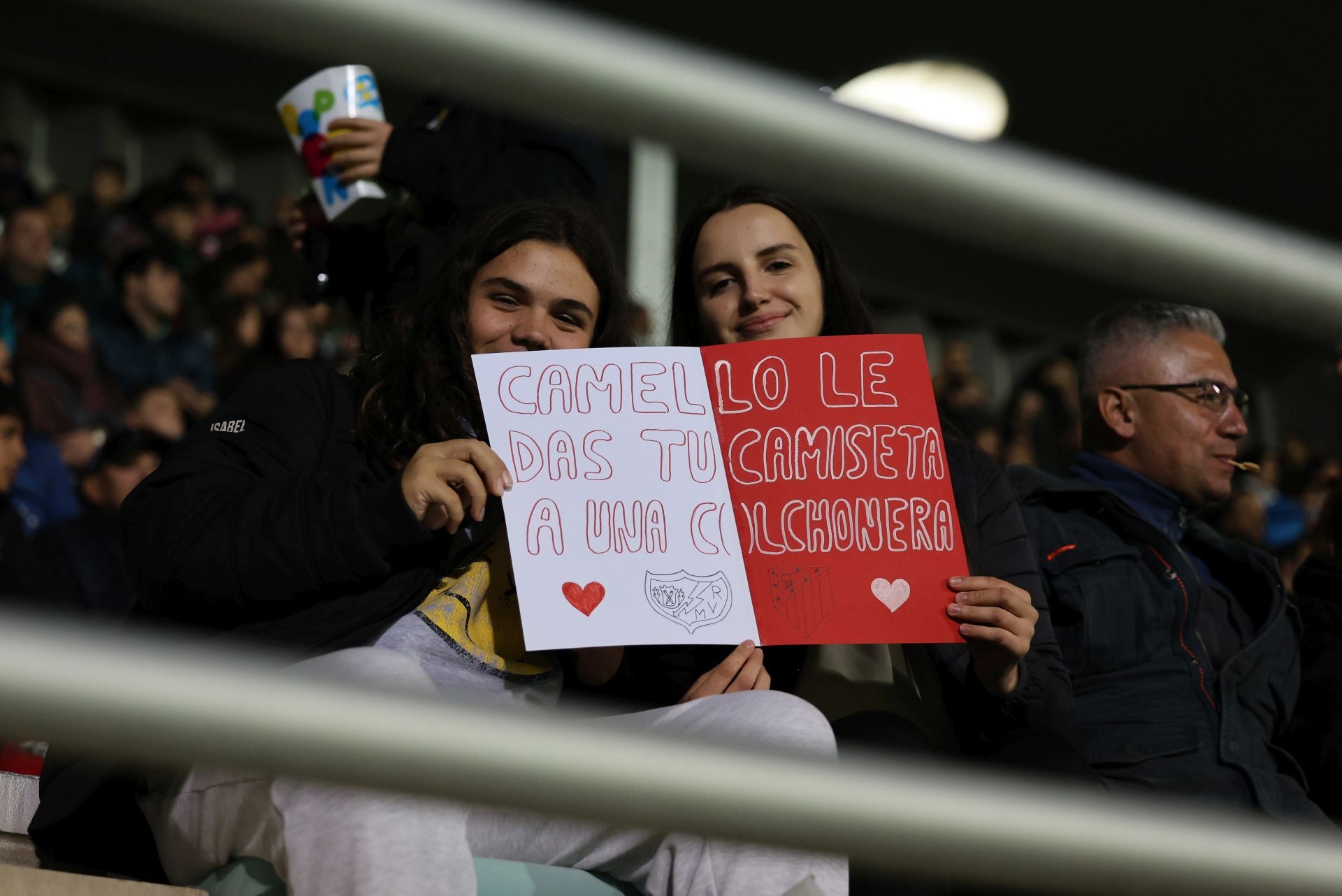 Búscate en las gradas en el Villamuriel-Rayo