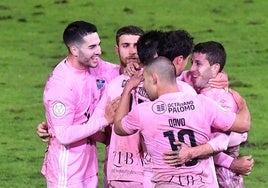 Celebración del gol del empate de la Segoviana.