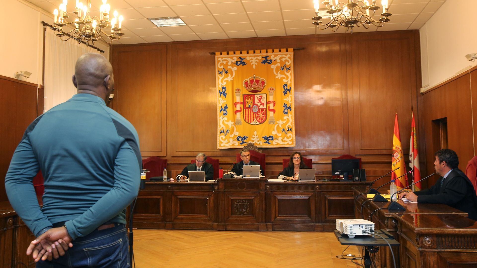 «No sabía que en la maleta llevaba billetes falsos»